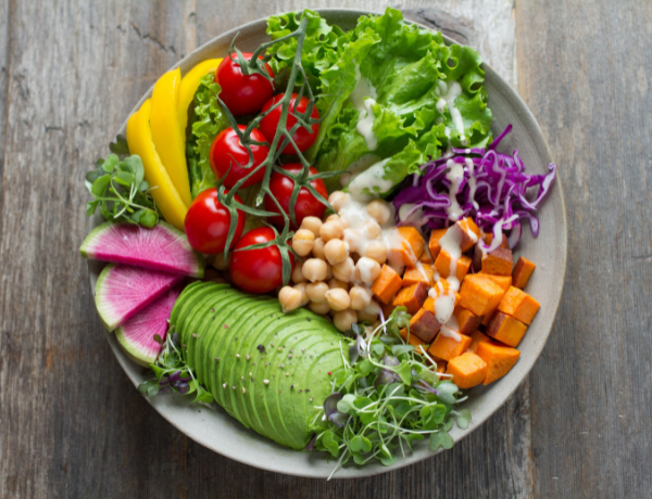 A picture of a huge plate of vegetables to exemplify the concept of volume with respect to food as a critical fat loss hack 