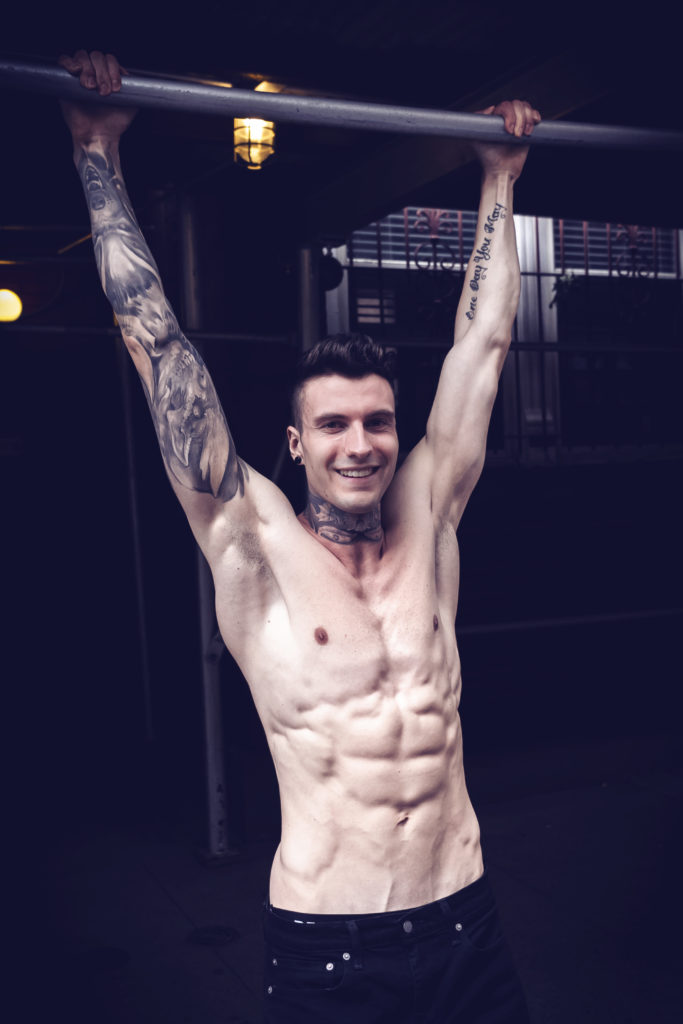 Personal Trainer Jakob Roze doing Pullups smiling